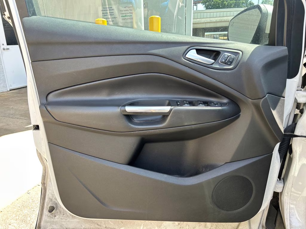 2017 White Platinum Metallic Tri-Coat Ford Escape Titanium FWD SUV