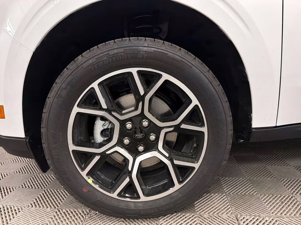 2026 OXFORD WHITE Ford Maverick Lariat AWD Truck