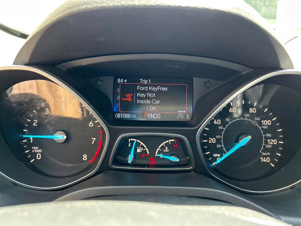 2017 White Platinum Metallic Tri-Coat Ford Escape Titanium FWD SUV