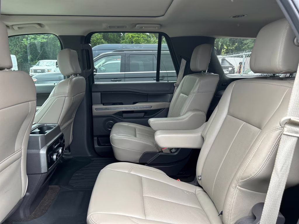 2020 Iconic Silver Metallic Ford Expedition XLT RWD SUV