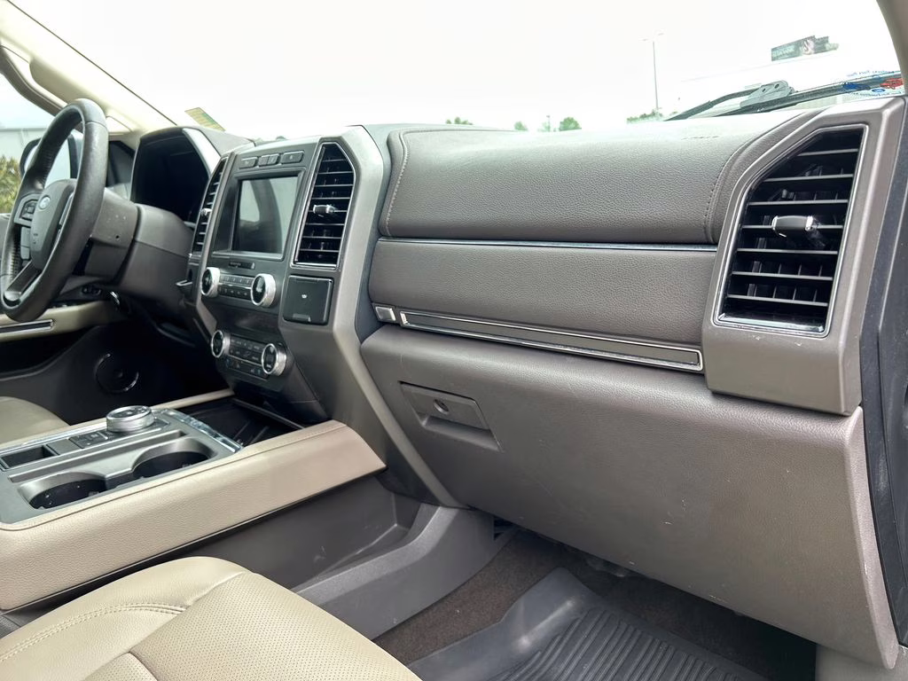 2020 Iconic Silver Metallic Ford Expedition XLT RWD SUV