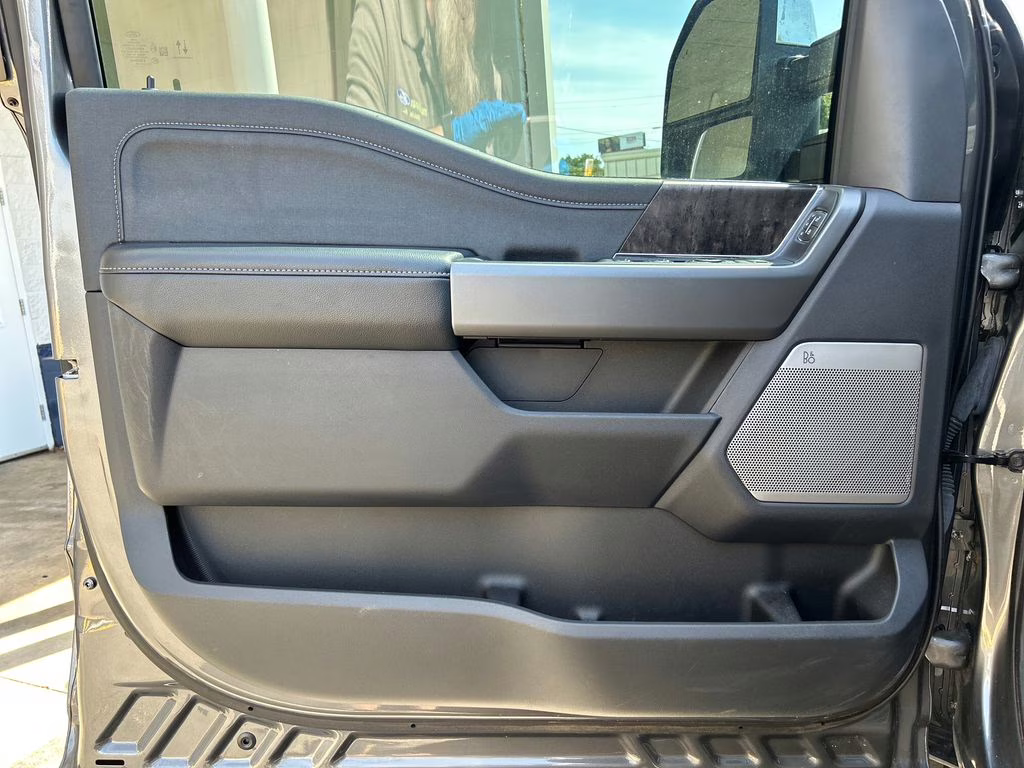 2025 Carbonized Gray Metallic Ford Super Duty F-250 SRW Lariat 4X4 Truck