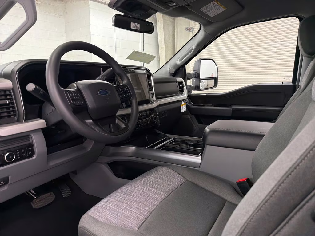 2026 OXFORD WHITE Ford Super Duty F-350 DRW XLT 4X4 Truck