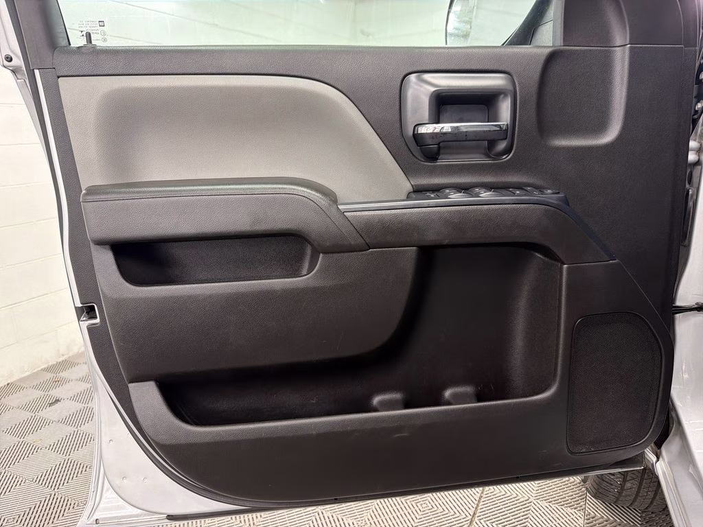 2018 Silver Ice Metallic Chevrolet Silverado 1500 Custom RWD Truck