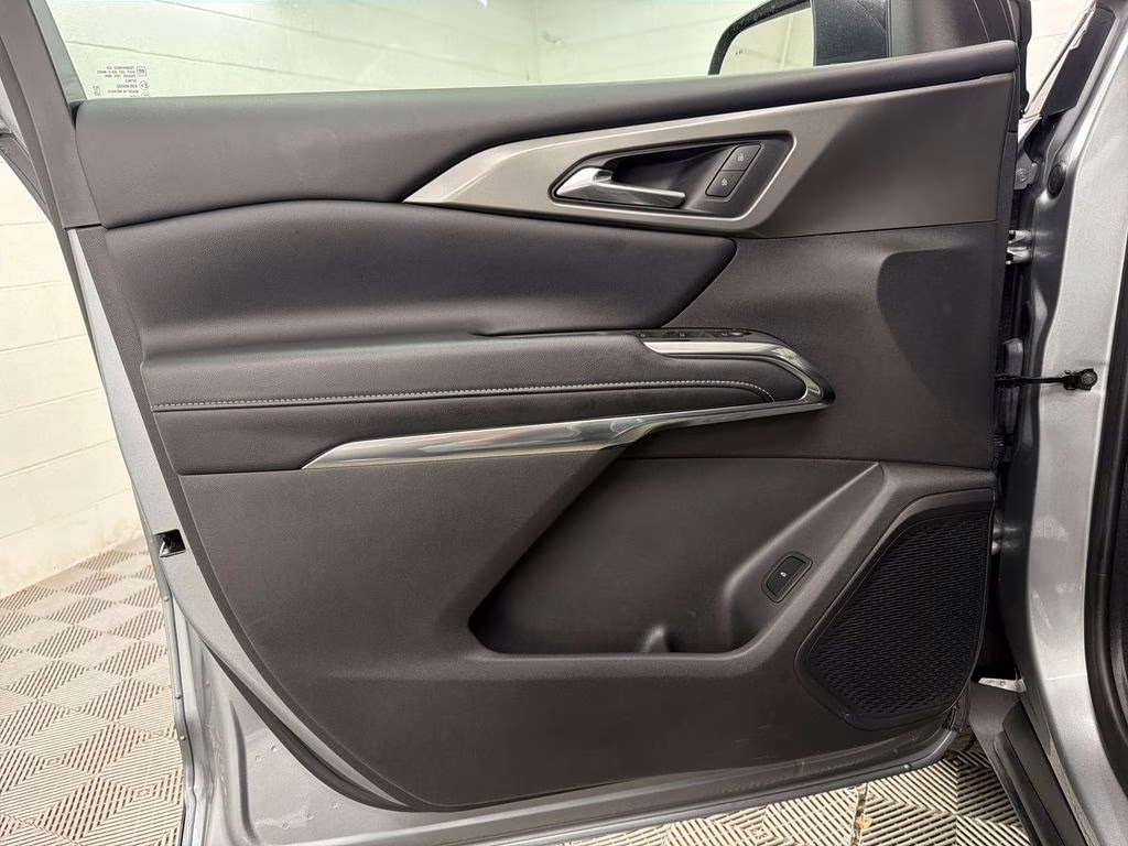 2026 Sterling Gray Metallic Chevrolet Traverse LT FWD SUV