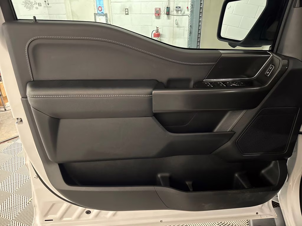 2024 Oxford White Ford F-150 XLT 4X4 Truck