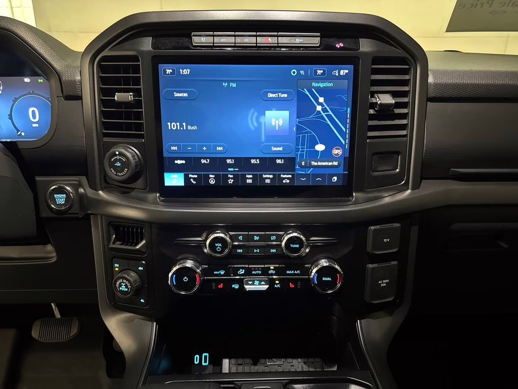 2024 Oxford White Ford F-150 XLT 4X4 Truck