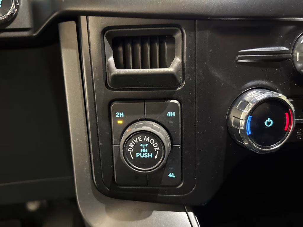 2024 Oxford White Ford F-150 XLT 4X4 Truck