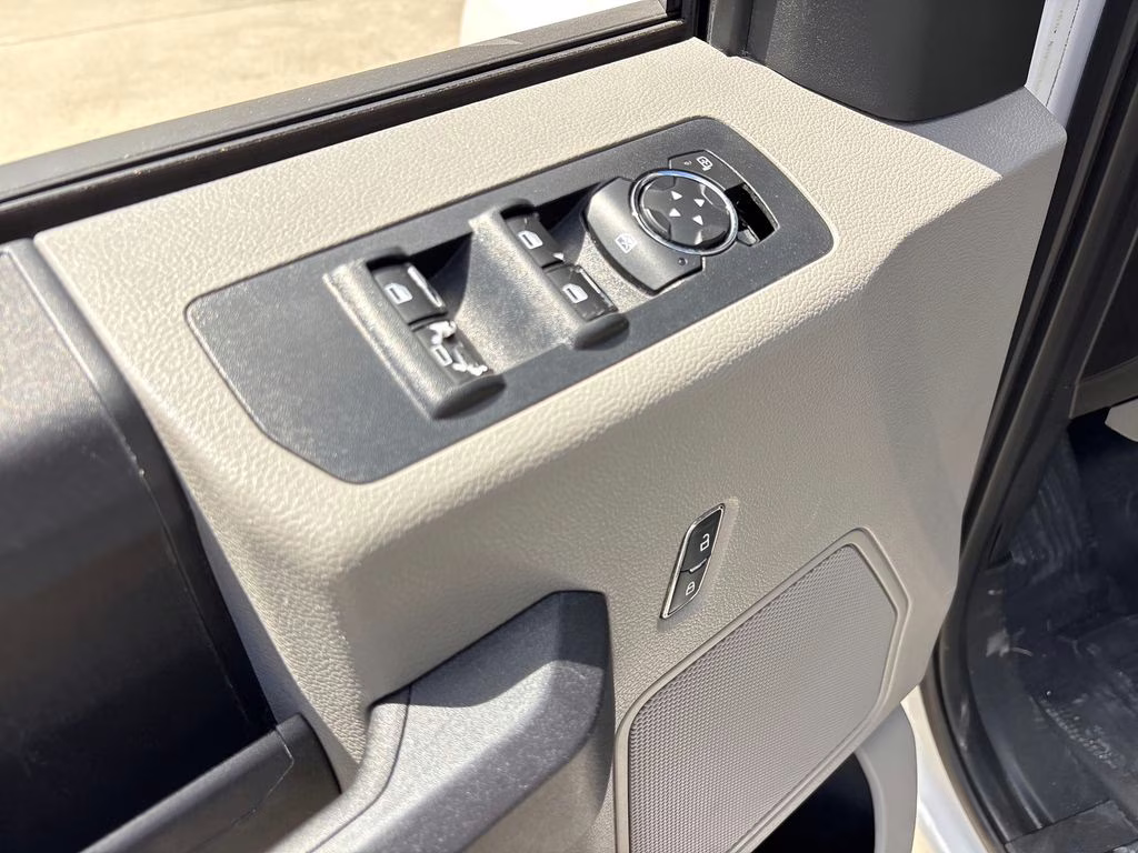 2017 Oxford White Ford F-150 XL RWD Truck