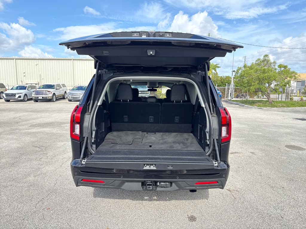2025 Agate Black Metallic Ford Expedition Max Active RWD SUV
