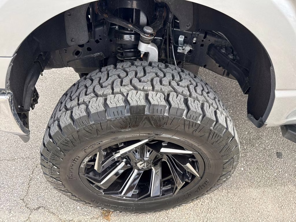 2025 Iconic Silver Metallic Ford F-150 XLT w/ LIFTKIT 4X4 Truck