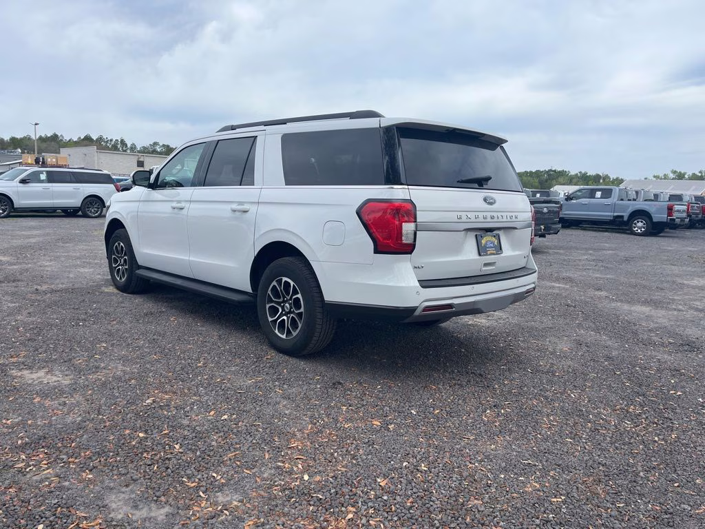 2024 White Ford Expedition Max XLT RWD SUV