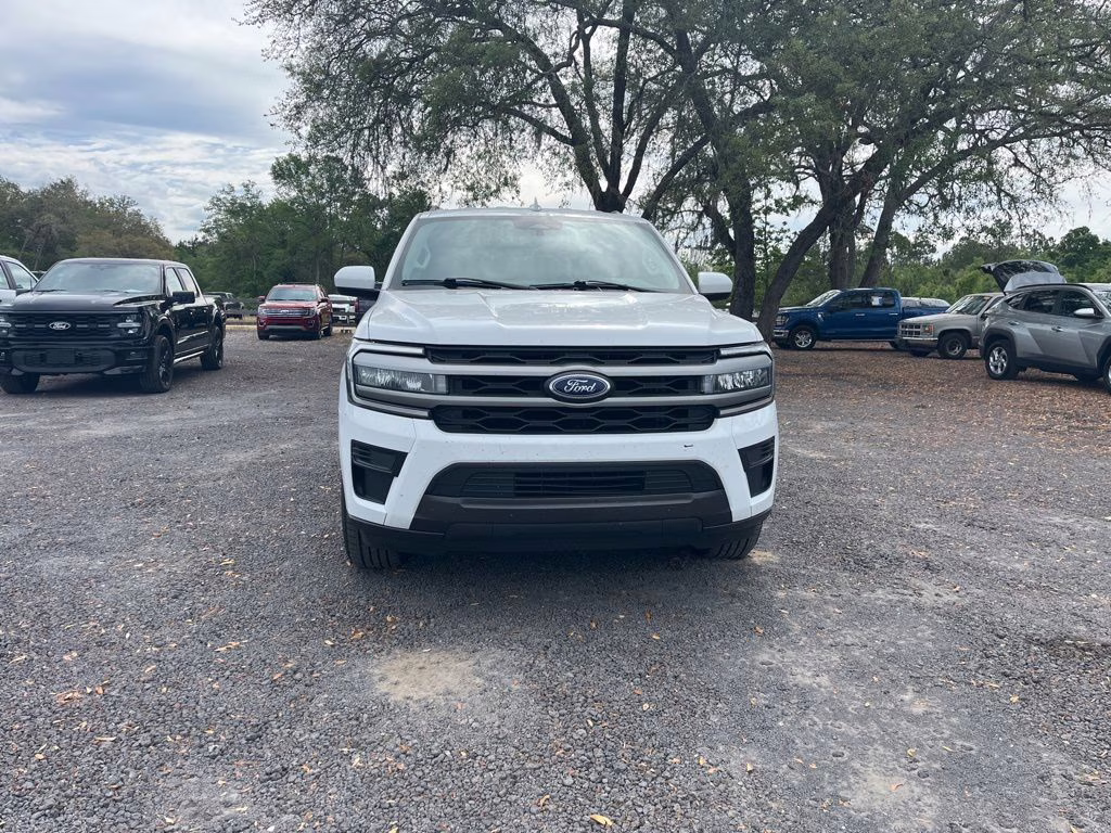 2024 White Ford Expedition Max XLT RWD SUV
