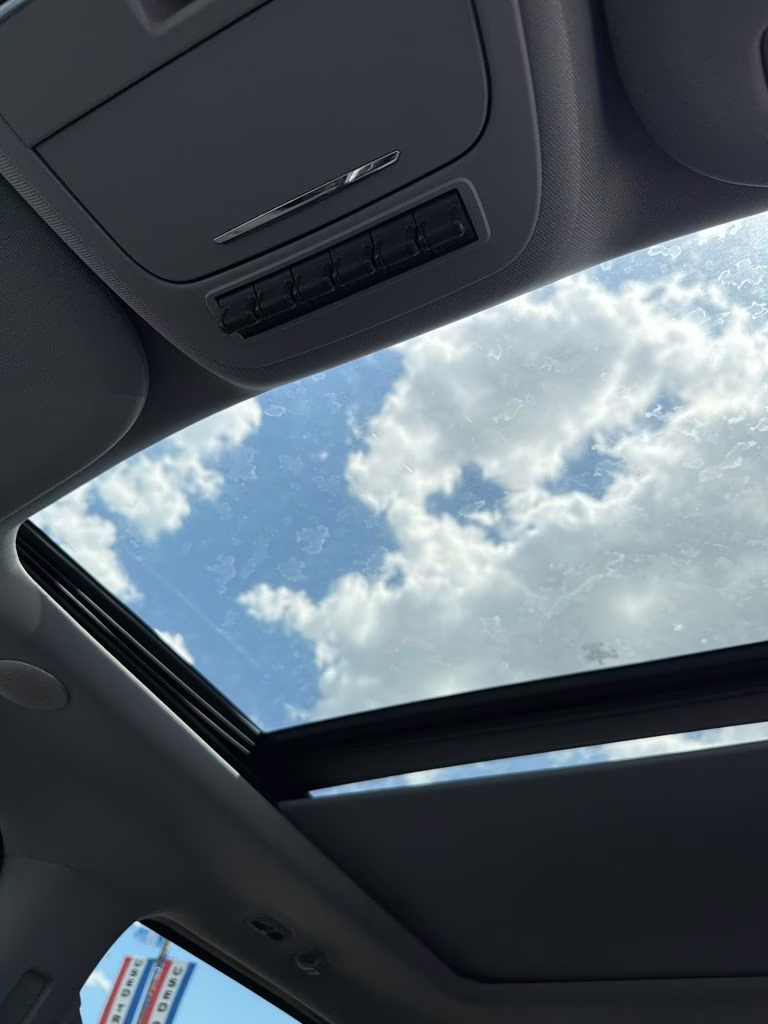 2023 Iconic Silver Metallic Ford Super Duty F-250 SRW Lariat 4X4 Truck