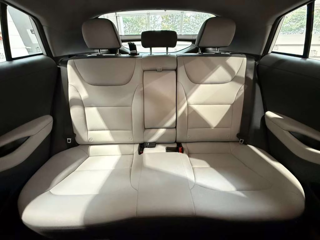 2021 Ceramic White Hyundai Ioniq Electric SE FWD Hatchback