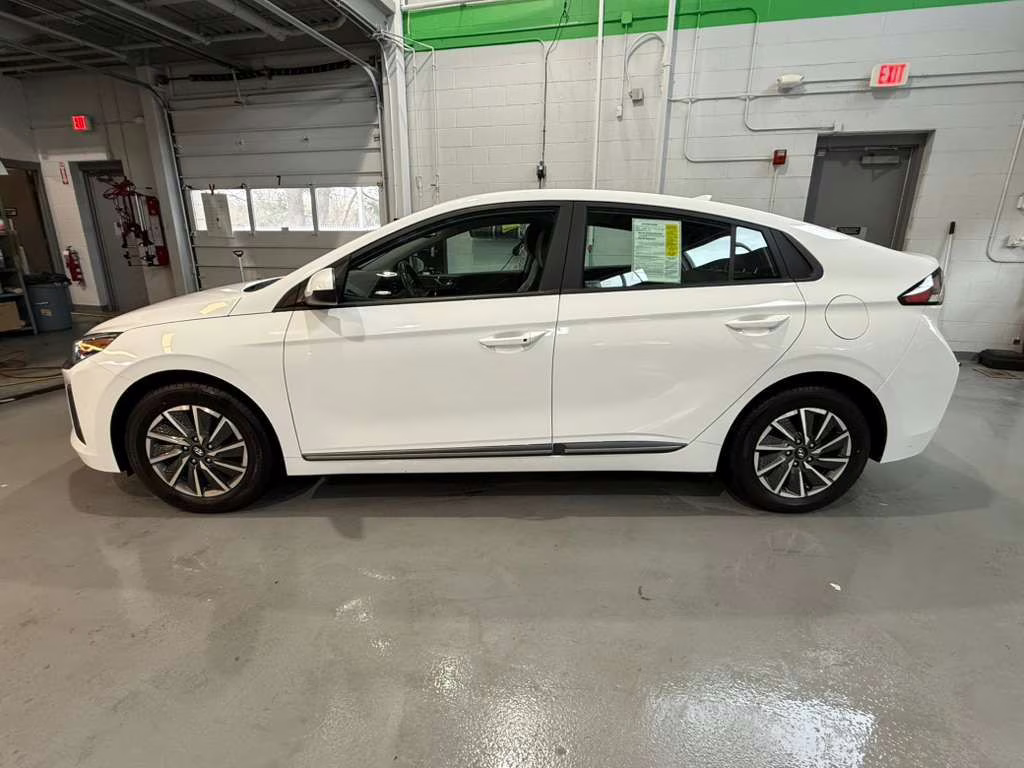 2021 Ceramic White Hyundai Ioniq Electric SE FWD Hatchback