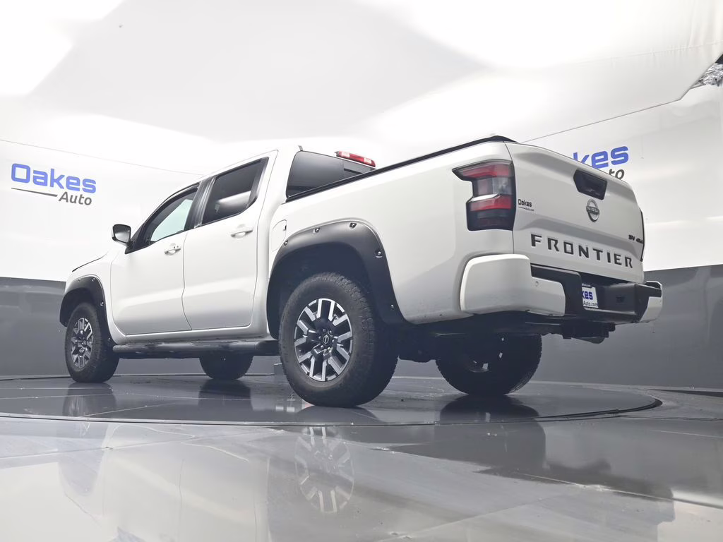 2023 Glacier White Nissan Frontier SV 4X4 Truck