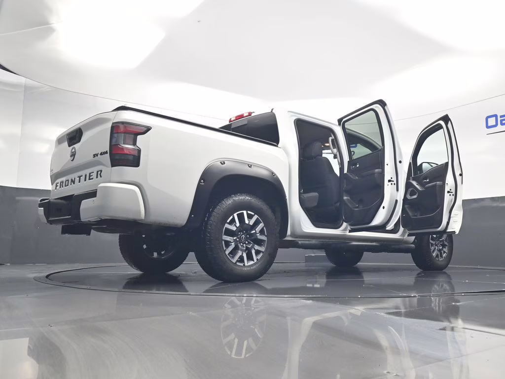 2023 Glacier White Nissan Frontier SV 4X4 Truck