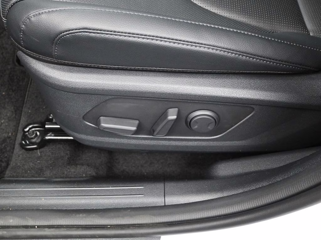 2026 Glacial White Pearl Kia Sportage EX FWD SUV