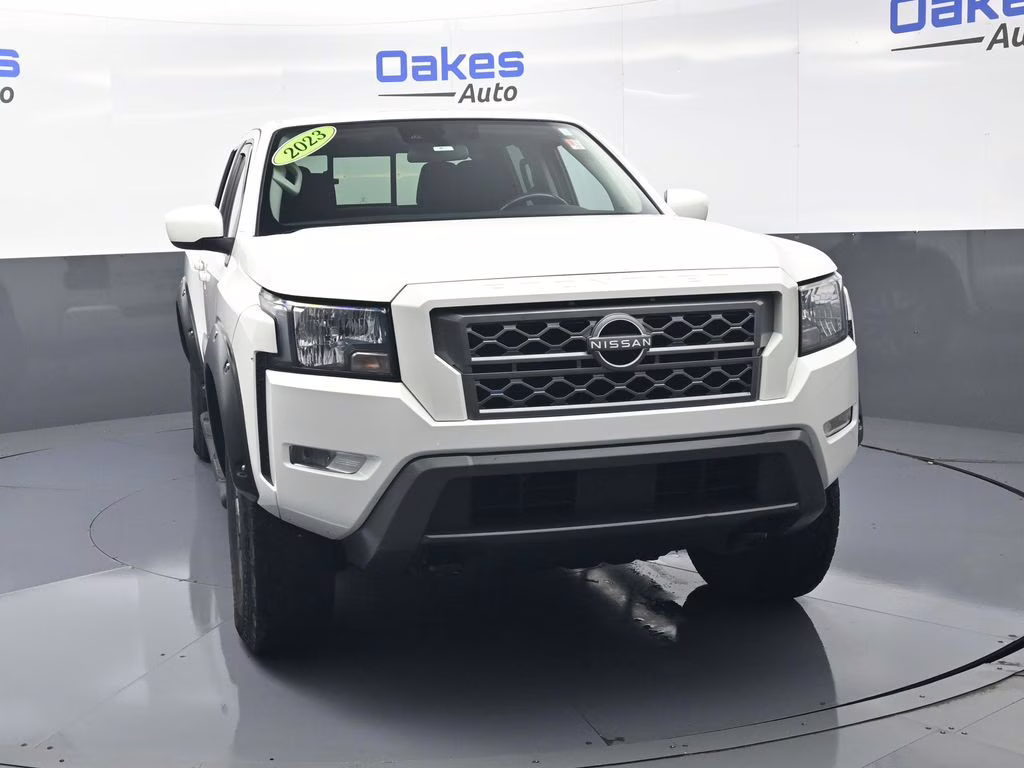 2023 Glacier White Nissan Frontier SV 4X4 Truck