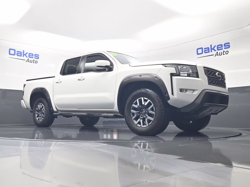 2023 Glacier White Nissan Frontier SV 4X4 Truck
