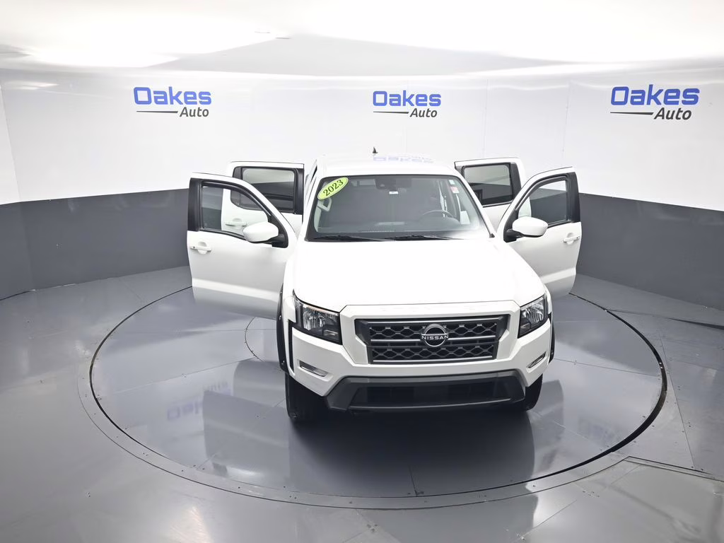 2023 Glacier White Nissan Frontier SV 4X4 Truck