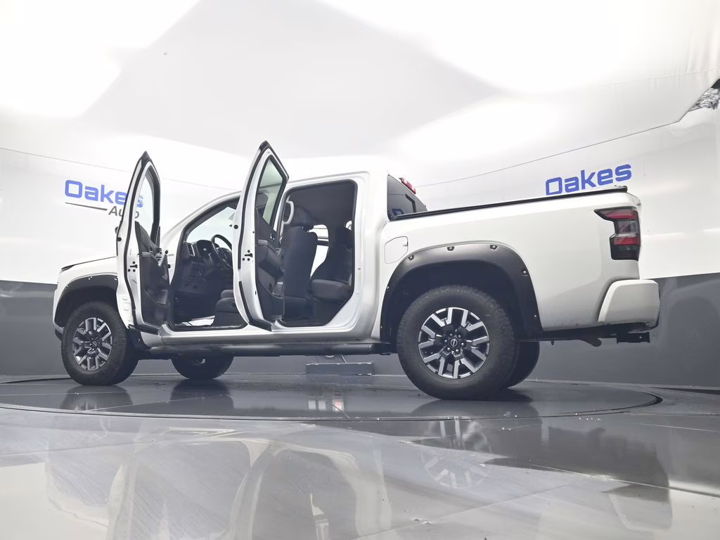 2023 Glacier White Nissan Frontier SV 4X4 Truck