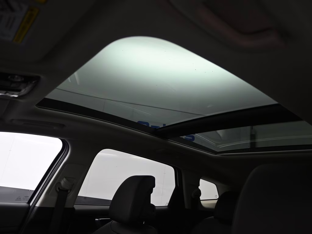 2026 Glacial White Pearl Kia Sportage EX FWD SUV