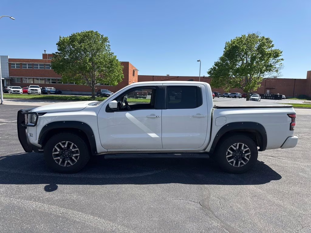 2023 Glacier White Nissan Frontier SV 4X4 Truck