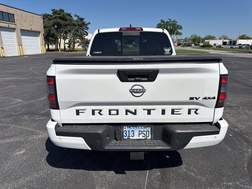 2023 Glacier White Nissan Frontier SV 4X4 Truck