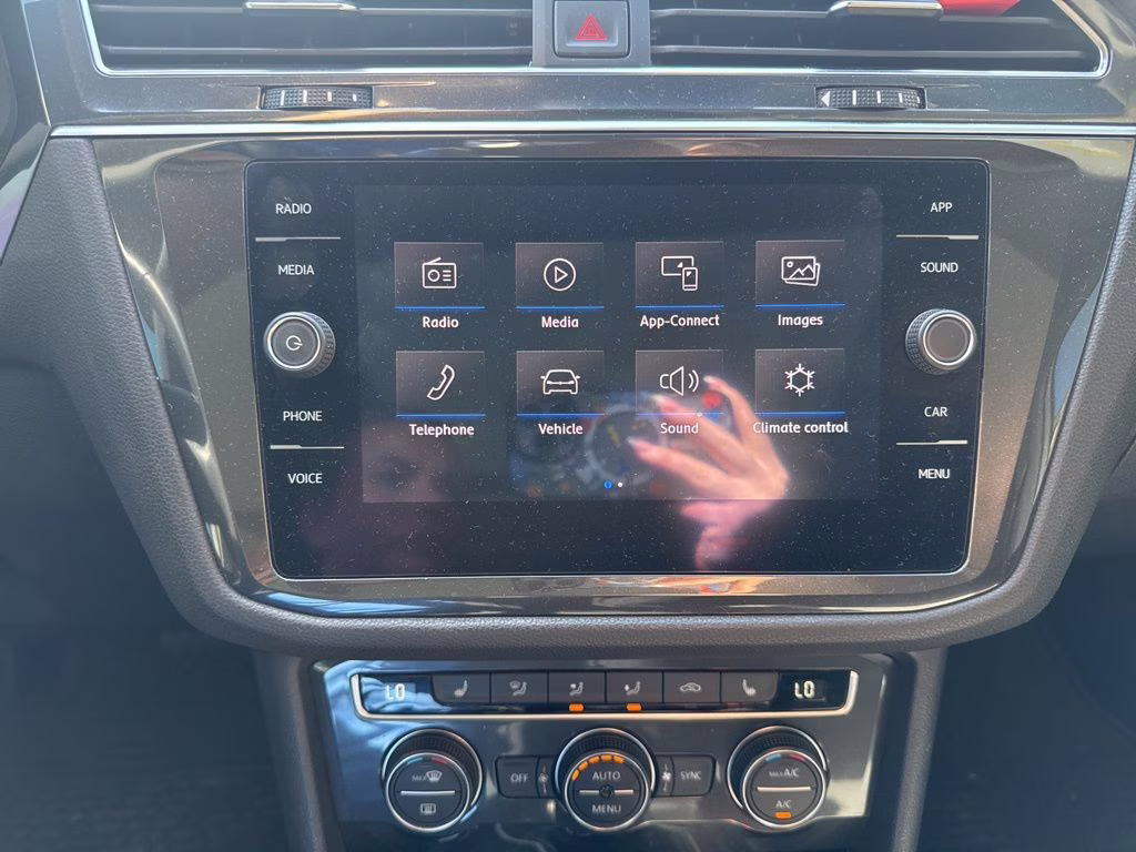 2018 Pure White Volkswagen Tiguan 2.0T SE AWD SUV