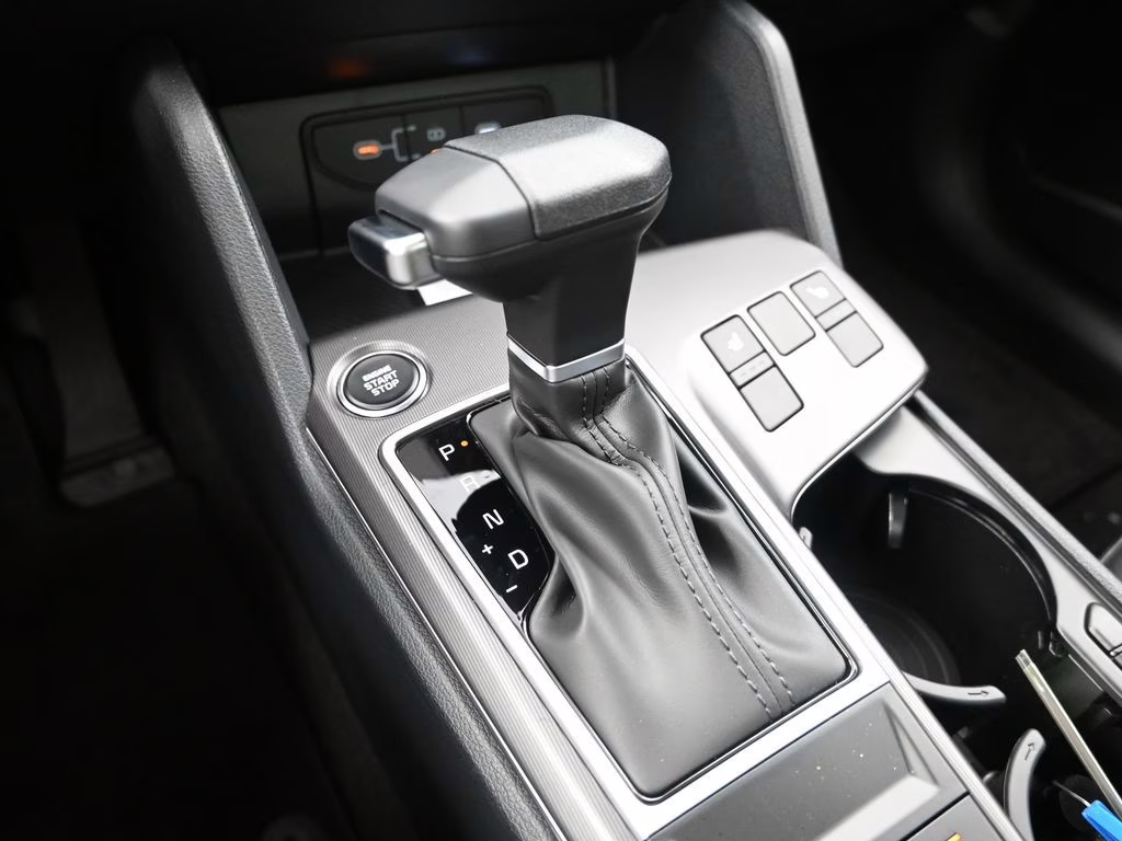 2026 Glacial White Pearl Kia Sportage EX FWD SUV