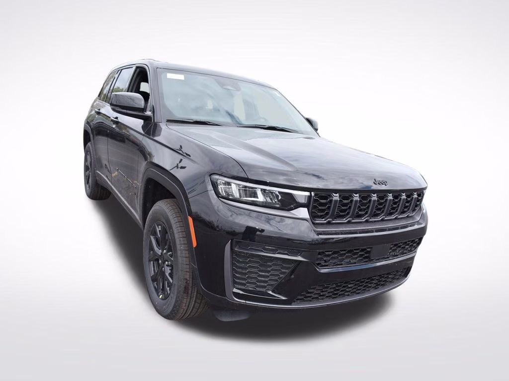 2026 Diamond Black Crystal Pearlcoat Jeep Grand Cherokee Laredo Altitude 4X4 SUV