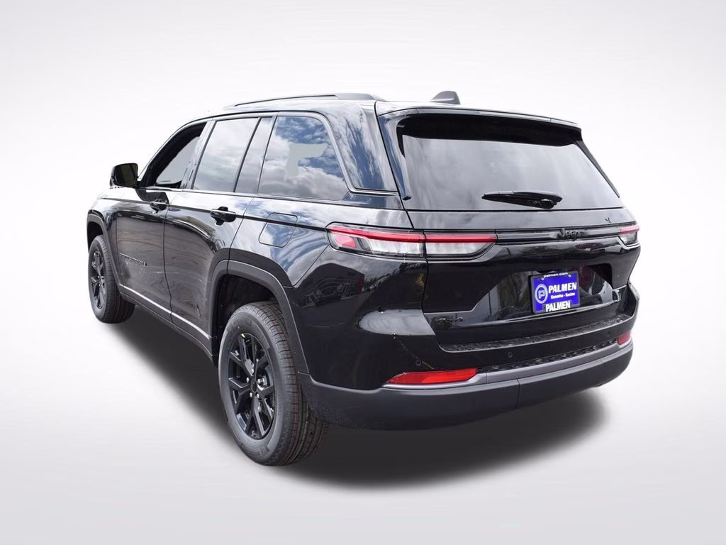 2026 Diamond Black Crystal Pearlcoat Jeep Grand Cherokee Laredo Altitude 4X4 SUV