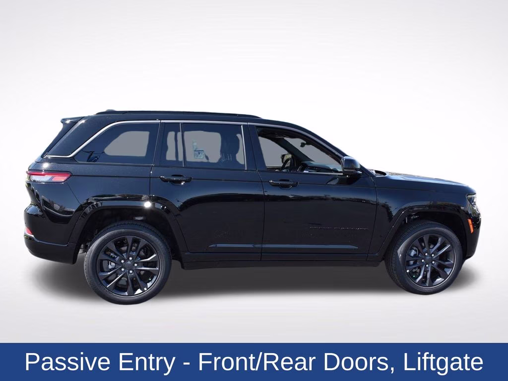 2026 Diamond Black Crystal Pearlcoat Jeep Grand Cherokee Limited 4X4 SUV