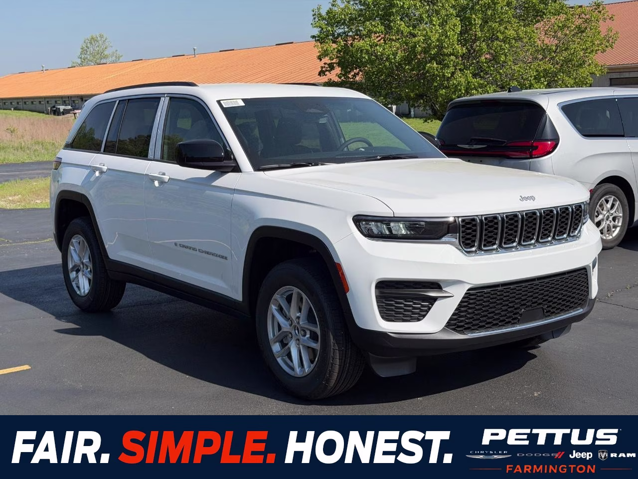 2026 Bright White Clearcoat Jeep Grand Cherokee Laredo 4X4 SUV