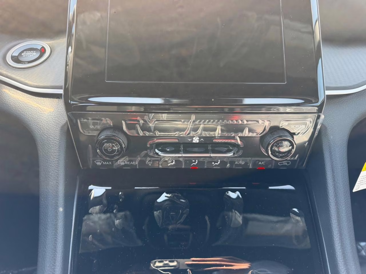 2026 Bright White Clearcoat Jeep Grand Cherokee Laredo 4X4 SUV