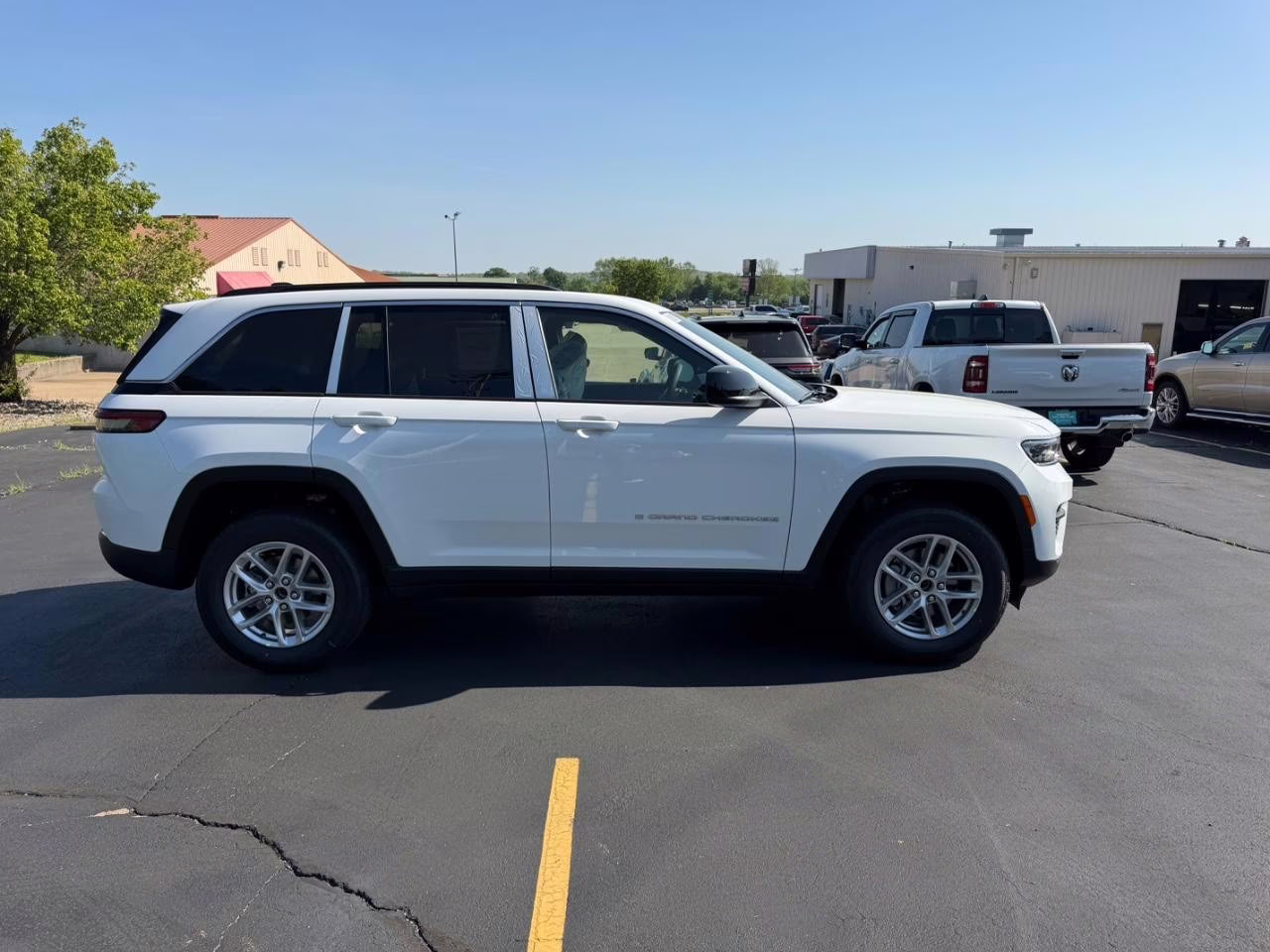 2026 Bright White Clearcoat Jeep Grand Cherokee Laredo 4X4 SUV