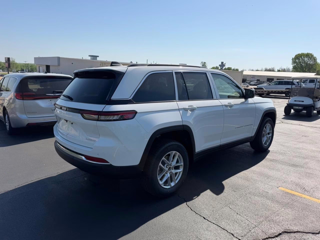 2026 Bright White Clearcoat Jeep Grand Cherokee Laredo 4X4 SUV