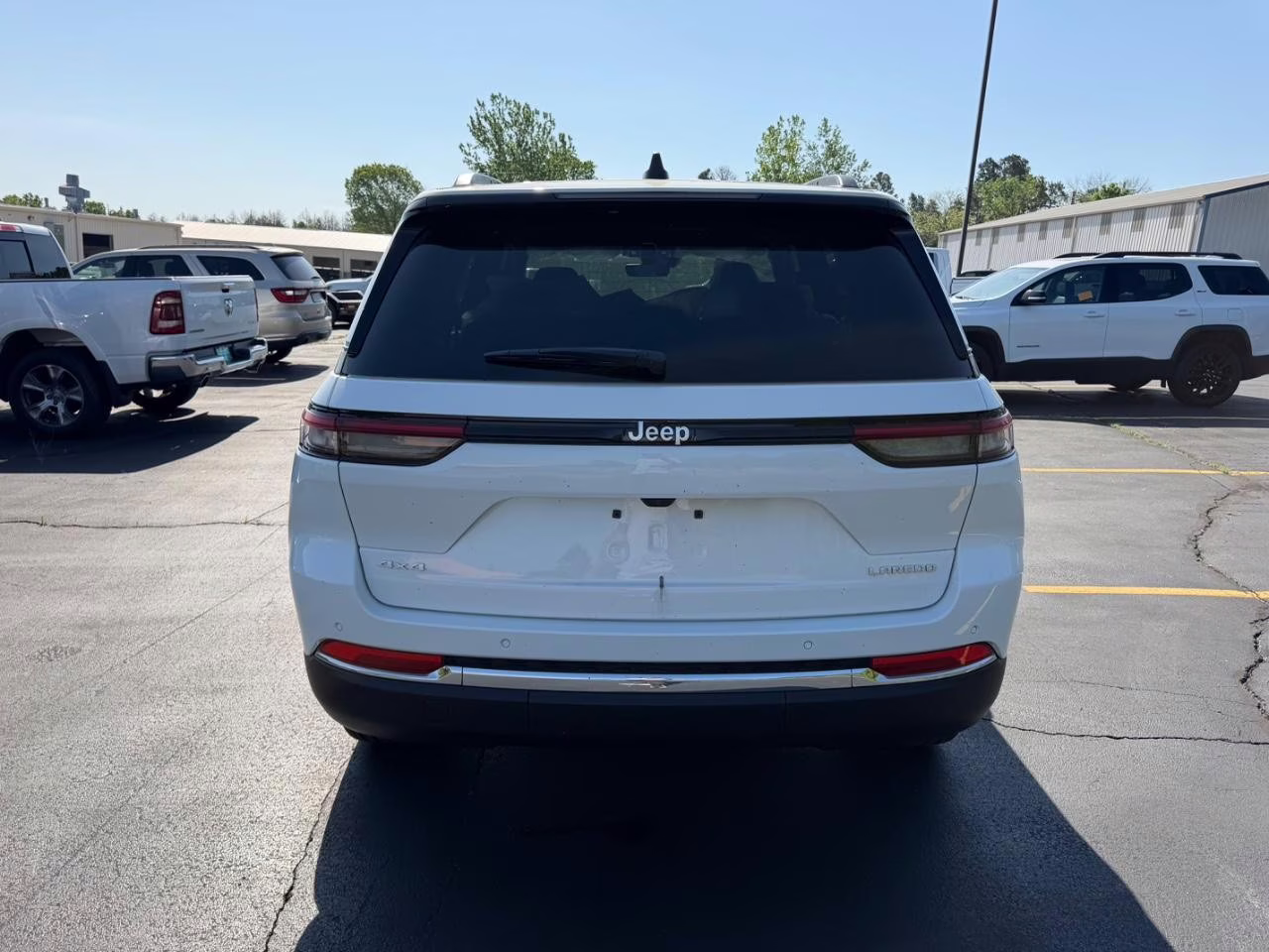 2026 Bright White Clearcoat Jeep Grand Cherokee Laredo 4X4 SUV