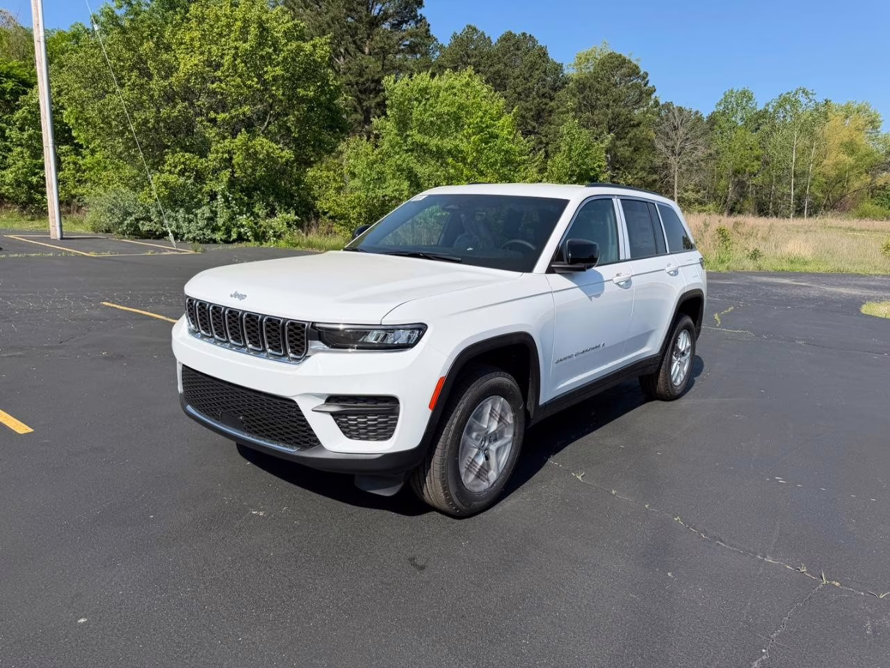 2026 Bright White Clearcoat Jeep Grand Cherokee Laredo 4X4 SUV