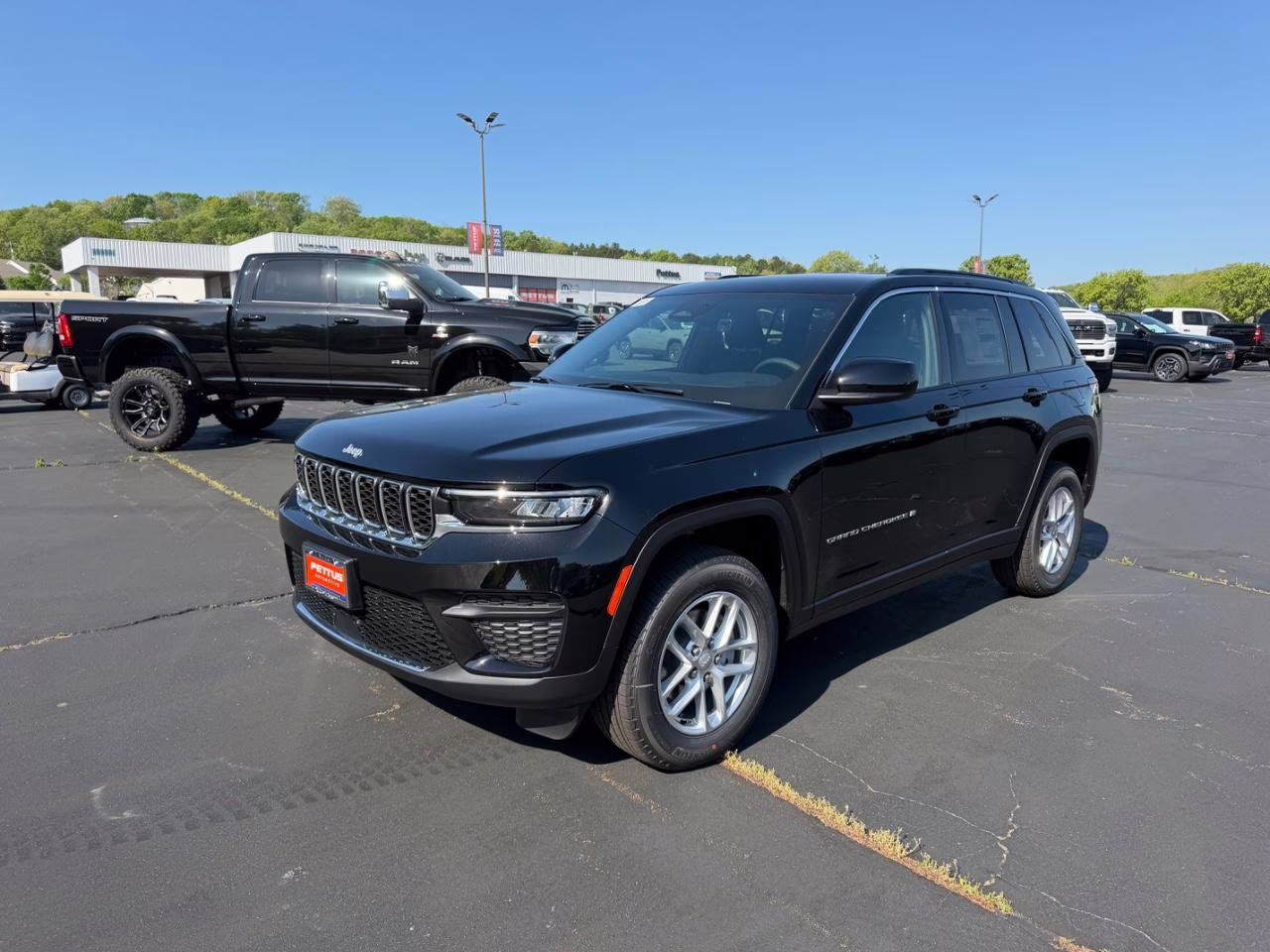 2026 Diamond Black Crystal Pearlcoat Jeep Grand Cherokee Laredo 4X4 SUV