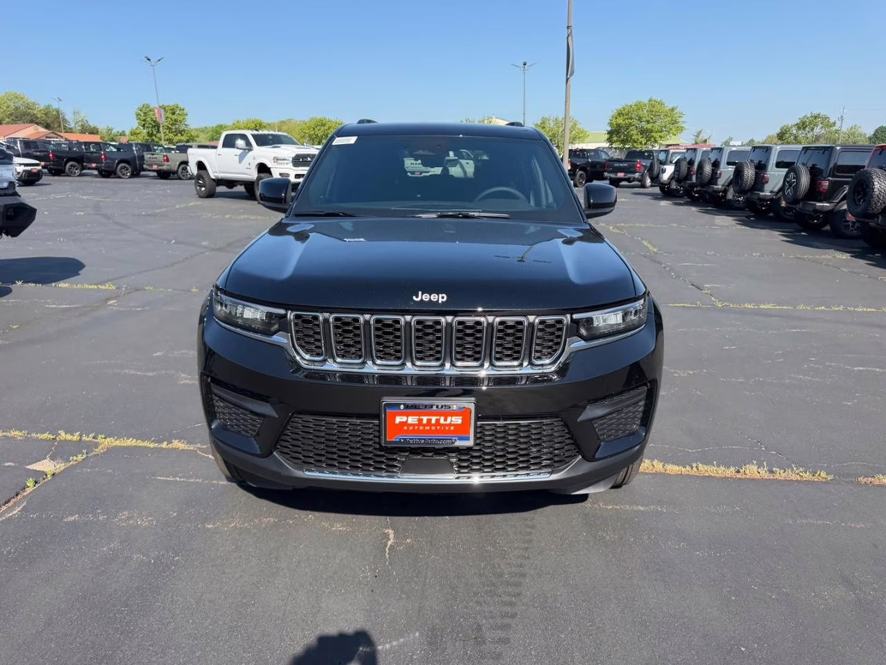 2026 Diamond Black Crystal Pearlcoat Jeep Grand Cherokee Laredo 4X4 SUV