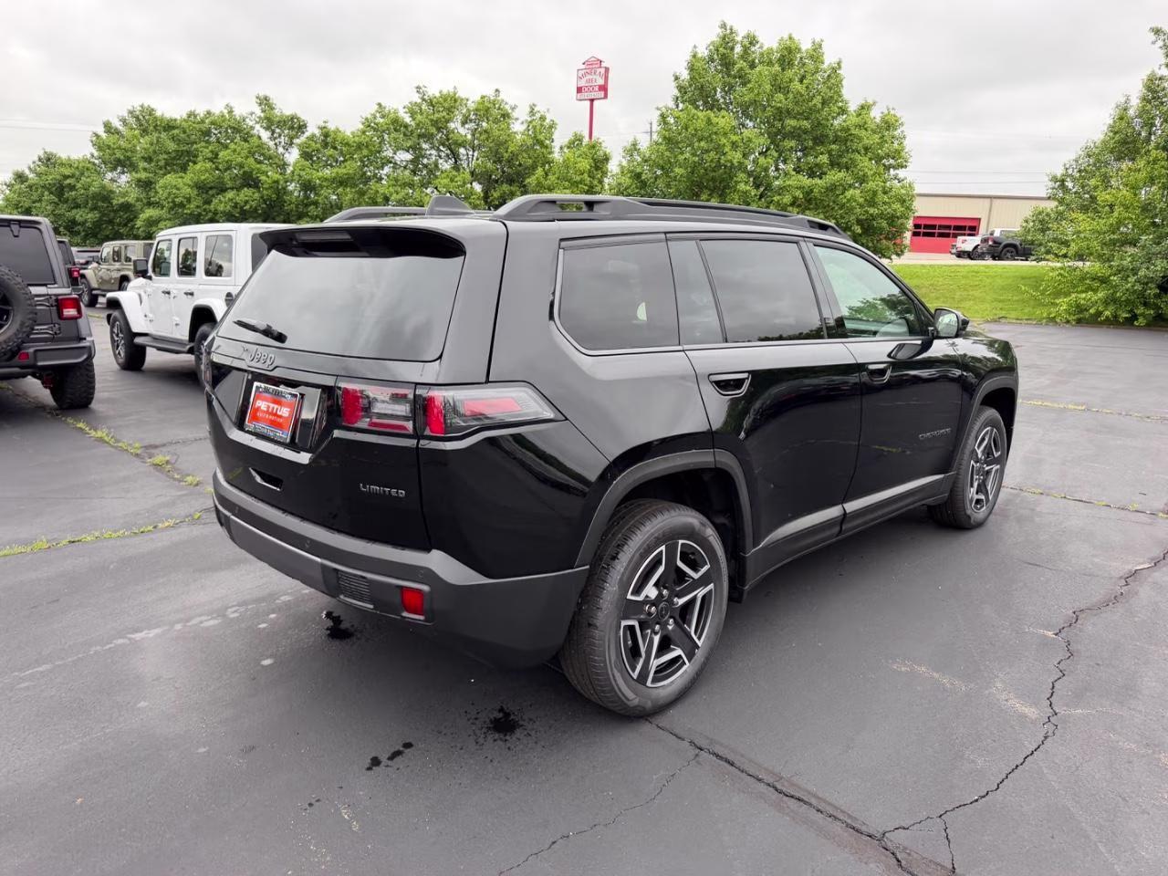2026 Diamond Black Crystal Pearlcoat Jeep Cherokee Limited 4X4 SUV