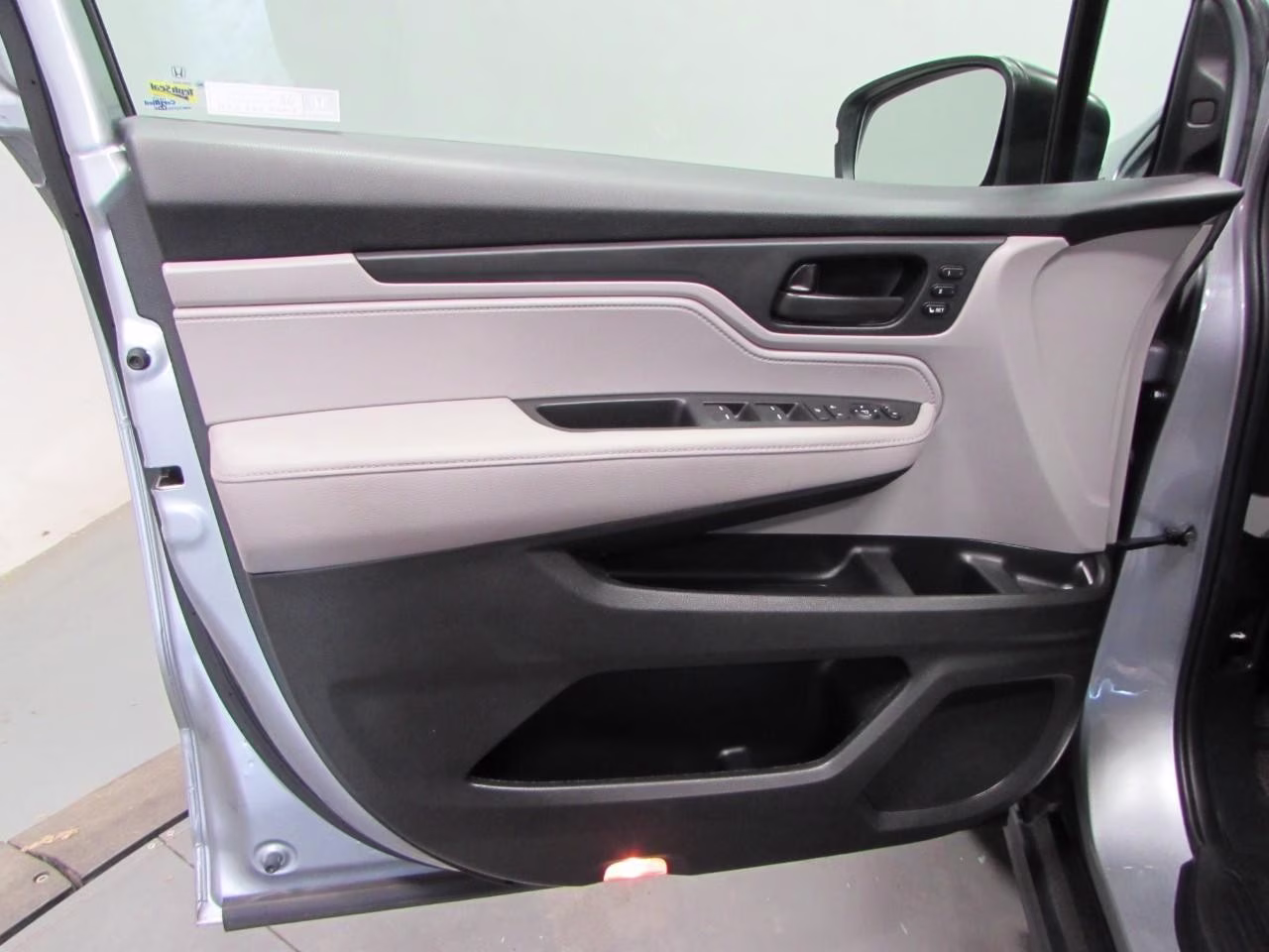2024 Lunar Silver Metallic Honda Odyssey EX-L FWD Van