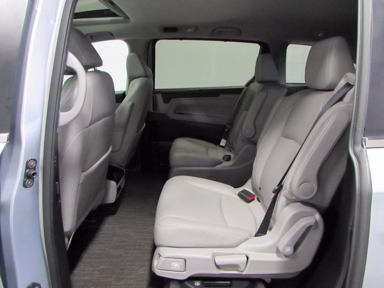 2024 Lunar Silver Metallic Honda Odyssey EX-L FWD Van