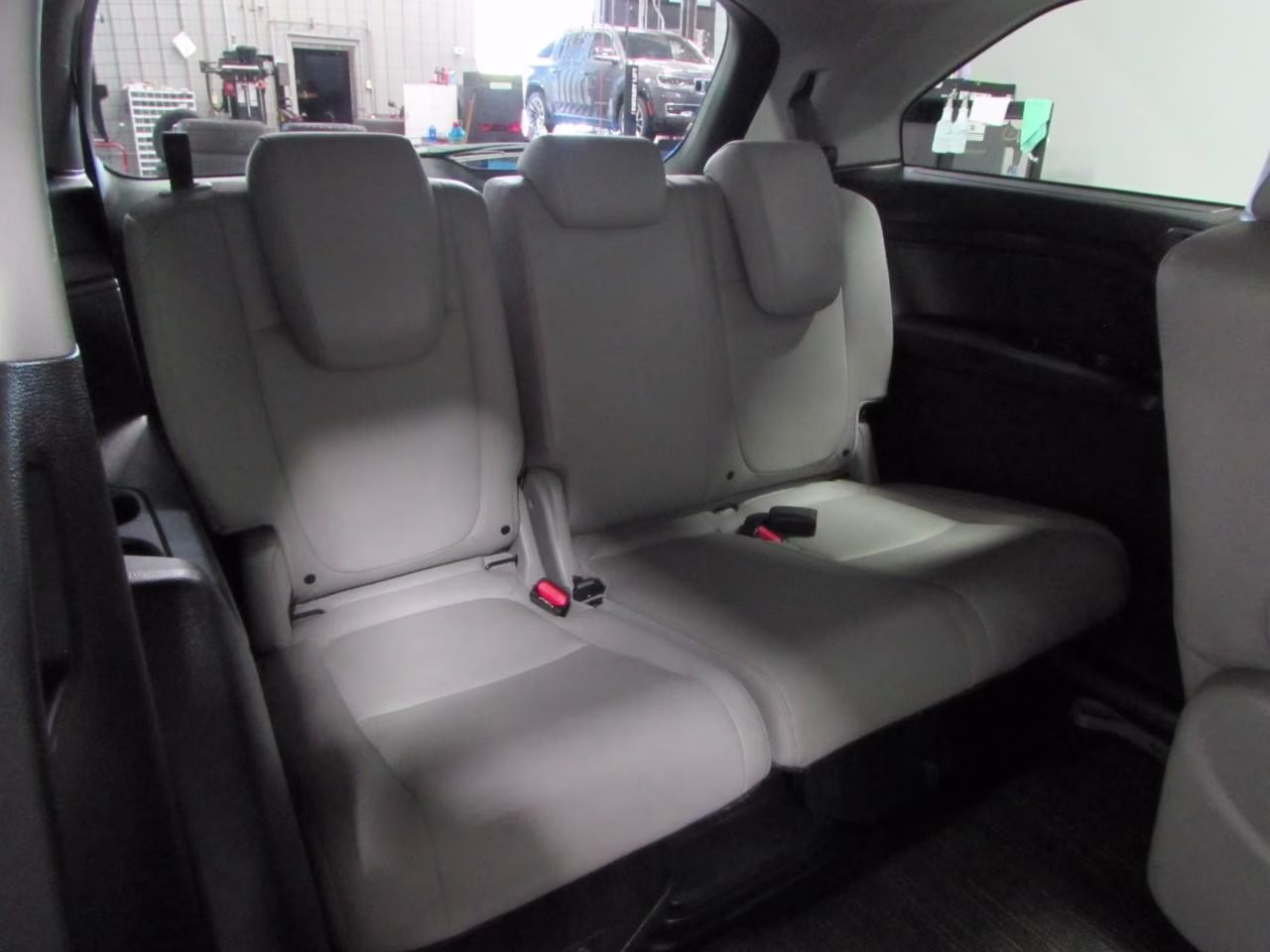 2024 Lunar Silver Metallic Honda Odyssey EX-L FWD Van