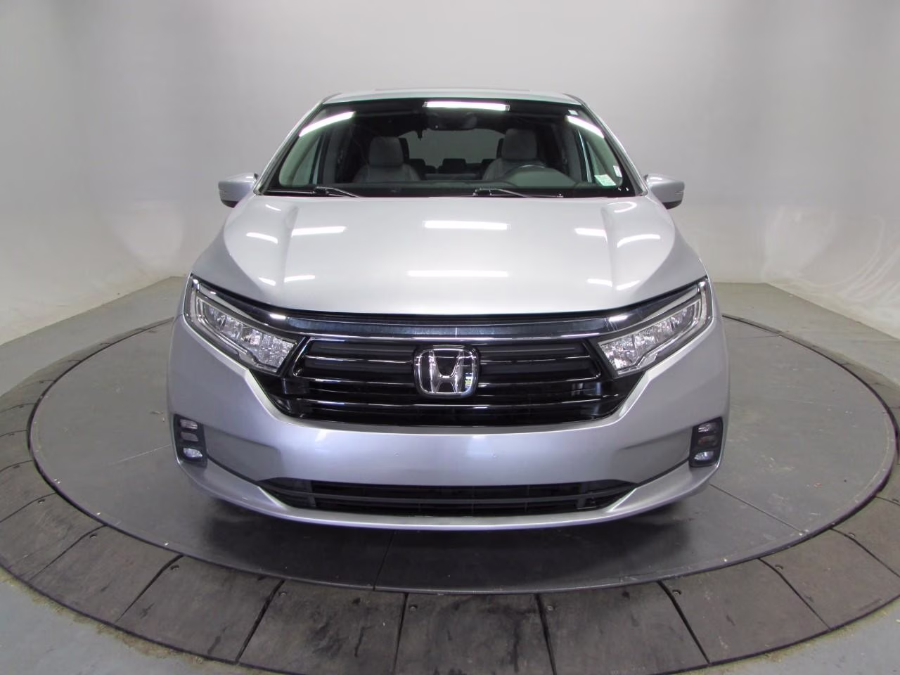 2024 Lunar Silver Metallic Honda Odyssey EX-L FWD Van