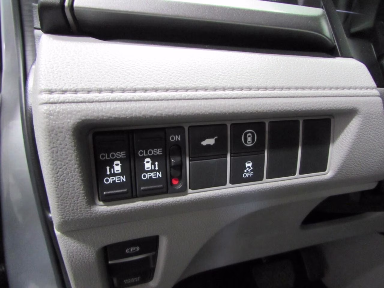 2024 Lunar Silver Metallic Honda Odyssey EX-L FWD Van