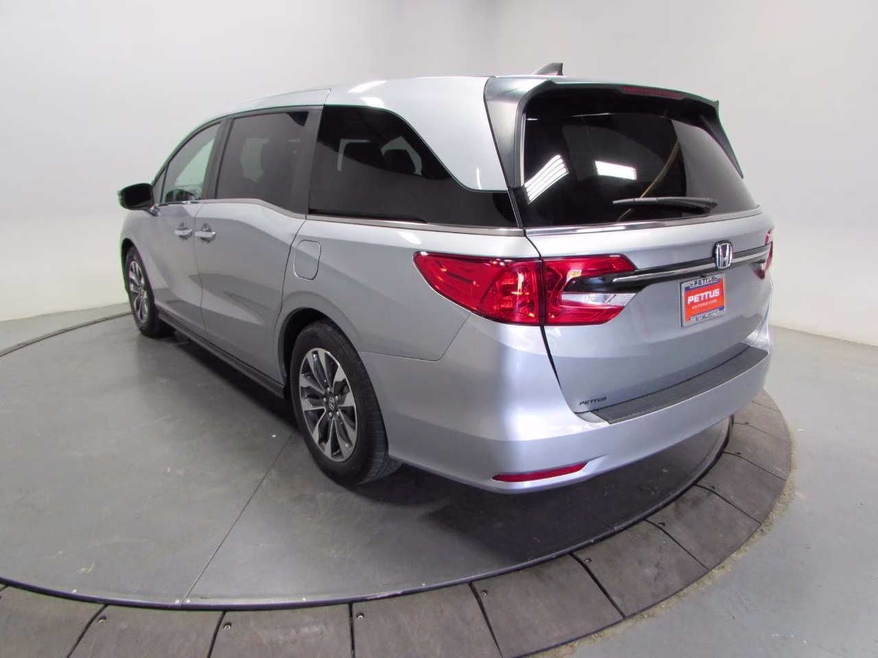 2024 Lunar Silver Metallic Honda Odyssey EX-L FWD Van